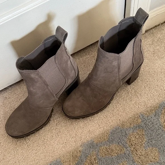 UGG Women's Ankle Boots - Taupe Suede - Picture 2 of 6